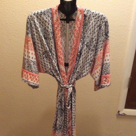 Ladies light weight robe - Picture 1 of 3